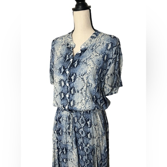 ePretty Blue Snake Print Fit n’ Flare Dress Size Large - Picture 9 of 11